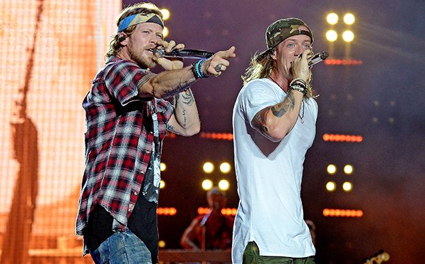 EW's tweet image. Exclusive: @FLAGALine to headline winter tour! share.ew.com/L6RXku9 🎉