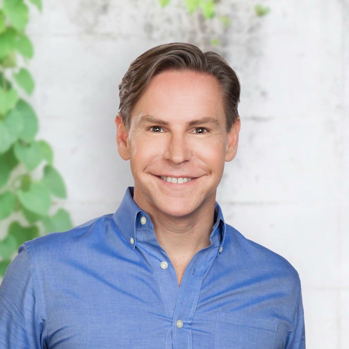 germainderm's tweet photo. Shawn Towne, Global Educator @janeiredale, will be joining us for this year's SPARKLE PARTY! #Sparkle2016 https://t.co/ua7T0rJ2h8