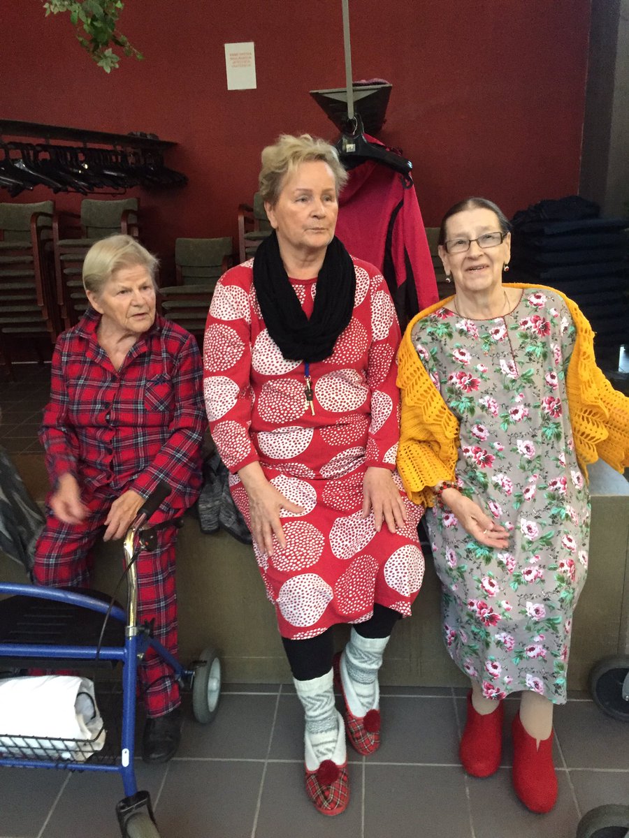 foibekartano's tweet photo. #Pyjamabileet #Foibekartano'lla kartanon sydÀmessÀ. TÀstÀ jatketaan juhlaa takkahuoneessa takkatulen ÀÀressÀ. #HyvÀelmÀ ja vielÀ hauskakin! https://t.co/dPYLVGObZ3
