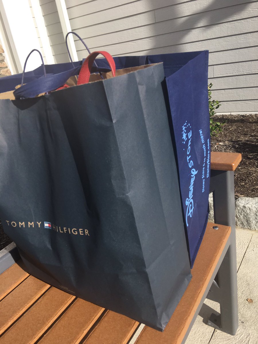 CllrMajid's tweet photo. I usually hate shopping but having a wonderful time at @wcpremoutlets. Lots of bargains despite the weak pound.#BargainCity https://t.co/MVJRr1RzEX