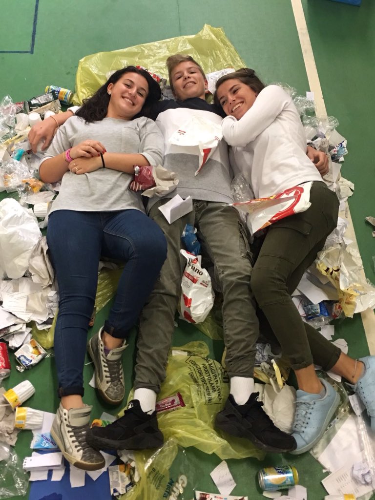 LiceoUlivi's tweet photo. Inspired by @GreggSegal #7daysofgarbage https://t.co/YqLjQQEE85