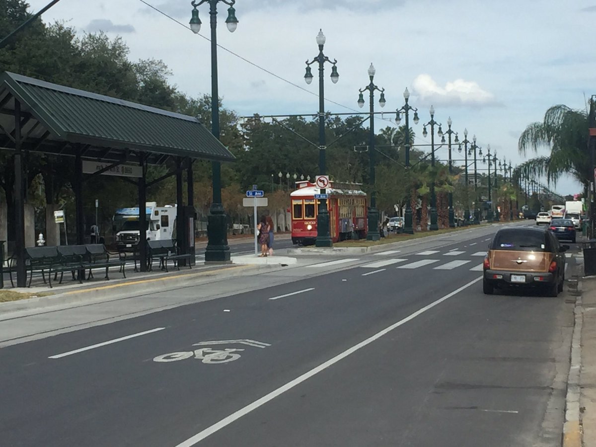 dwood1999's tweet image. Hey @MayorLandrieu love the new Rampart, but couldn&apos;t we have $aved by using HALF as many light posts? #overdidit