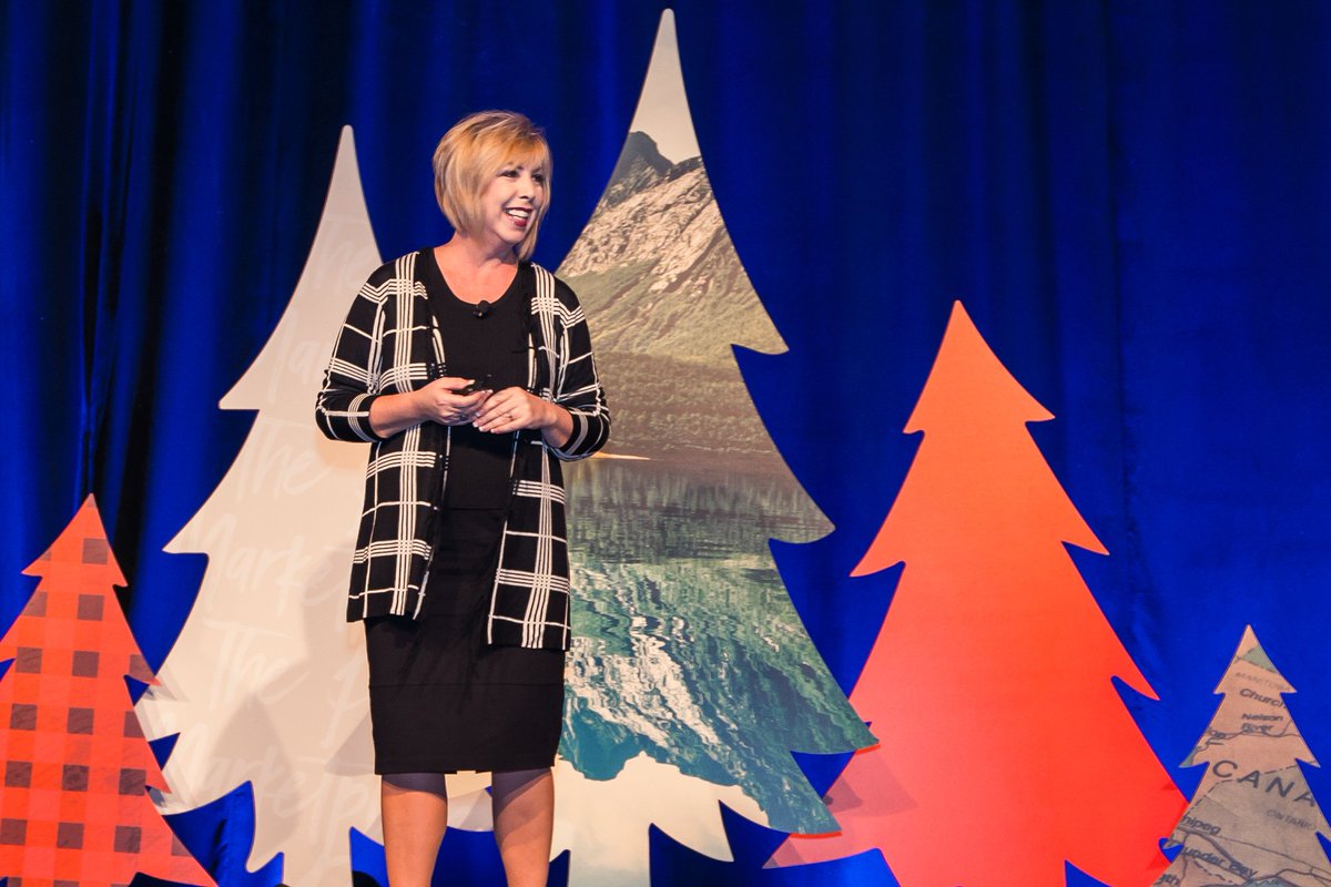 CalgaryProPhoto's tweet photo. Snaps from @kimgarst's insightful, entertaining presentation on how to leverage Live Streaming in your social media mix. #ThePost2016 https://t.co/hh1bhy6vJe
