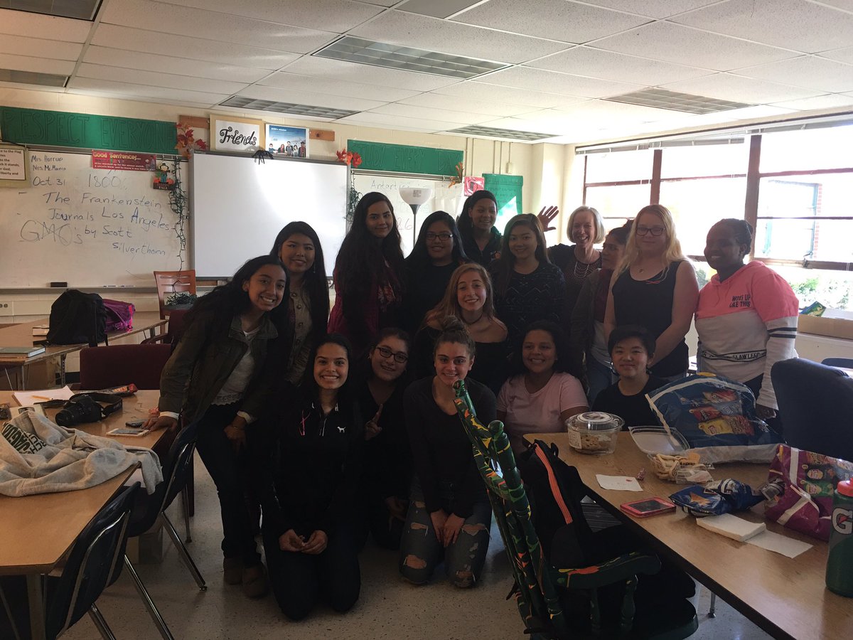 ComplimentsFc's tweet photo. Today's Safe Place meeting was a success! Thank you for coming and if you missed it today then make sure to join us next Wednesday!!💛💛 https://t.co/Ll5Fo6TB8F