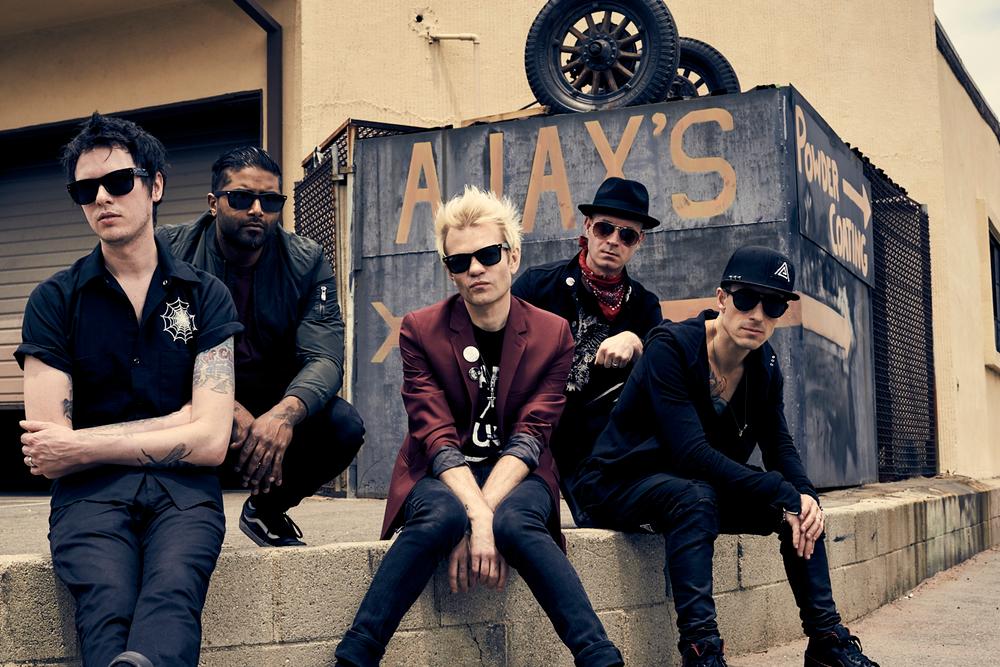 commodorevcr's tweet photo. Enter for a chance to call it a #SumBack w/ @Sum41 at @commodorevcr this Fri here: https://t.co/w4wtmtigSU https://t.co/xqKpTVj0Me