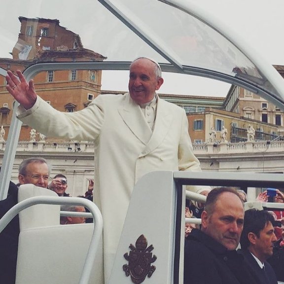 PopeIsHope's tweet photo. "We are living the Gospel when we help the smallest and most vulnerable." #migrants @Pontifex https://t.co/4p6WPSHsRJ