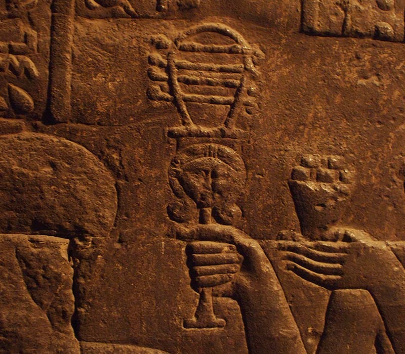 Pasha1024's tweet photo. #Ancient #Egyptian woman holding a #sistrum, an ancient #percussion #sacred to #Hathor,  patron #goddess of #music and #dance https://t.co/ZkblkN3ibX