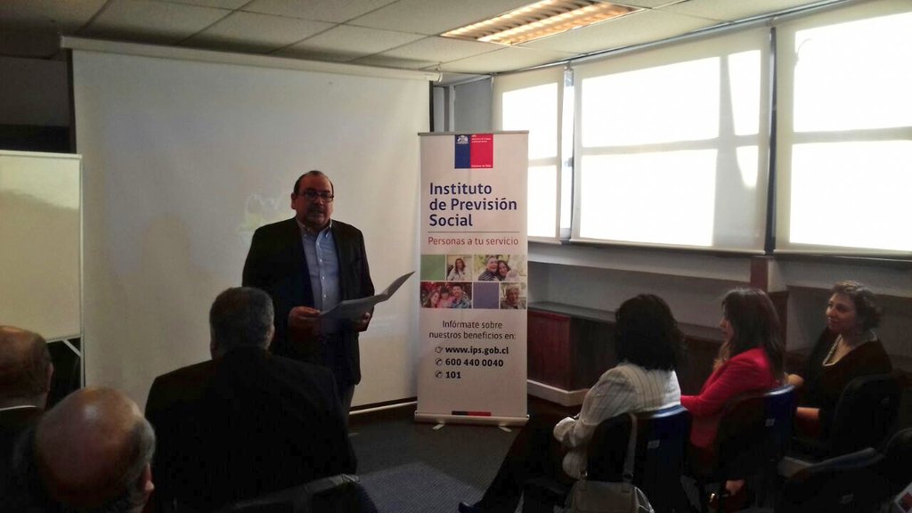 Senadis_RM's tweet photo. DR @evemagdaleno en presentación de folletos Braille en @IPSChile Avanzando en Inclusión para personas ciegas.@dsocial_gob https://t.co/eLtqllUigQ