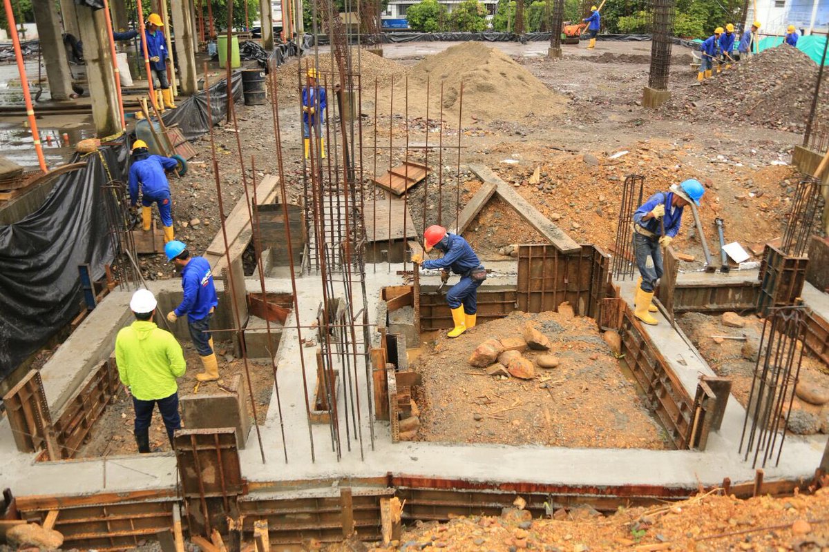 WilmarBarbosa's tweet photo. Después de estar suspendida desde el mes de septiembre de 2015, así avanzamos en obra del colegio Francisco Arango https://t.co/6mSrbDQoH4