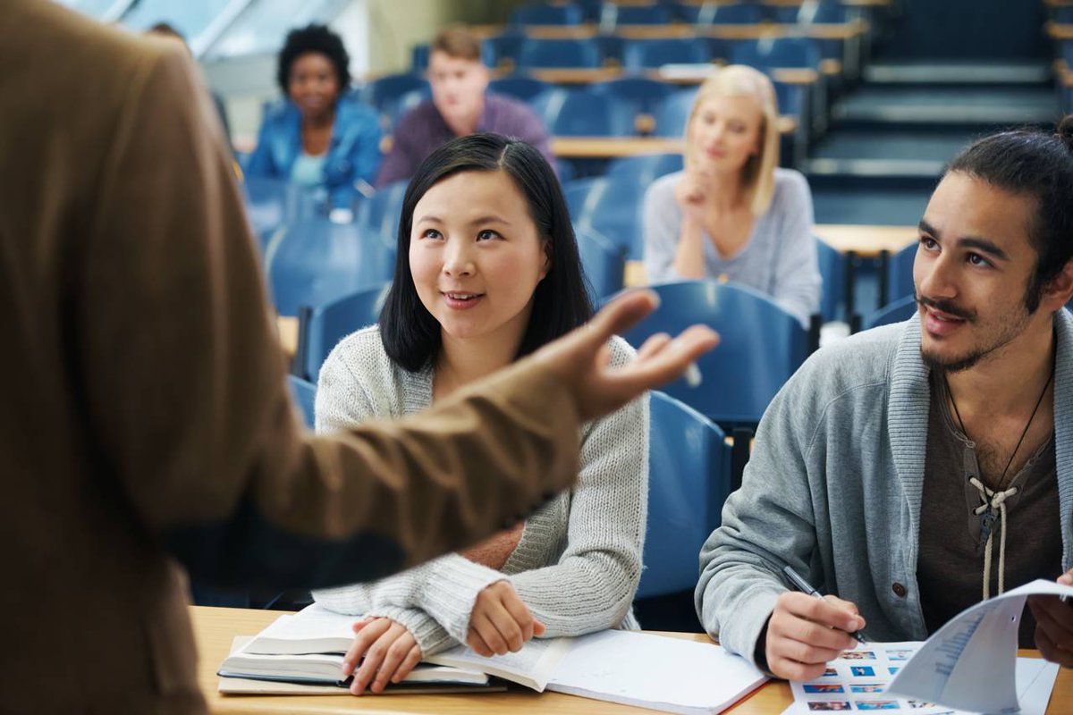 SmartColleges's tweet photo. Companies Scoop Up English Majors: Employment and Starting Salaries Rise Sharply for Humanities Grads - https://t.co/5qigr9KJBA #LiberalArts https://t.co/xjZ1h3NVLp