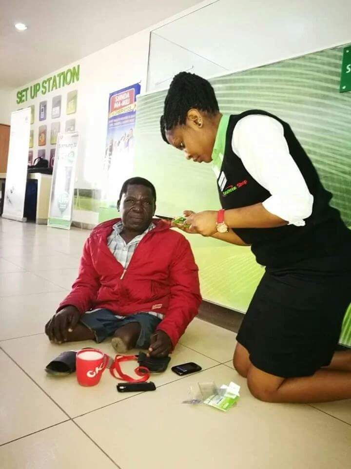 kamario_jeff's tweet photo. She is called Pauline from Nakuru, God bless You for such humility @SafaricomLtd CEO @bobcollymore should see this. https://t.co/EuTznPr6QX