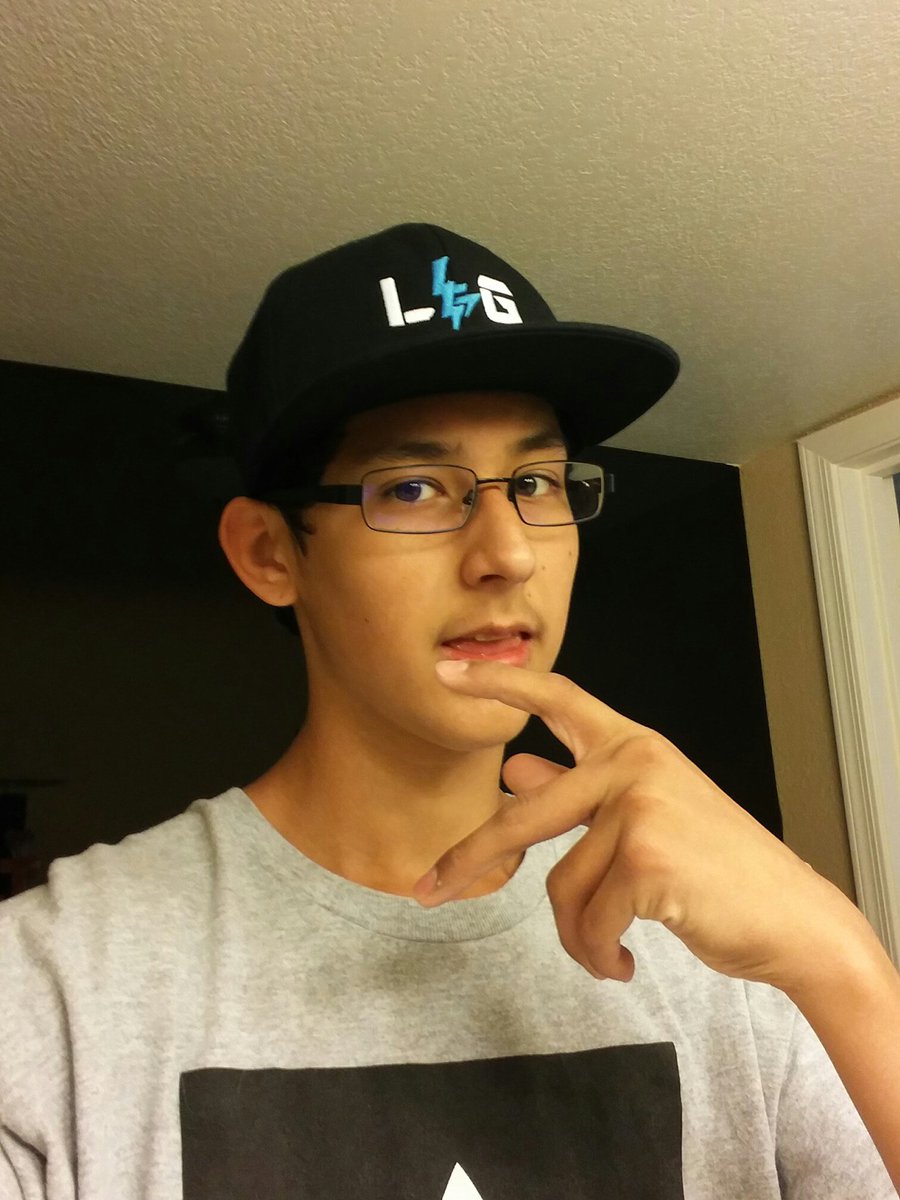 SkuIIzGaming's tweet photo. @lightning_grips. I love this hat https://t.co/QL1Jpy9Bzo
