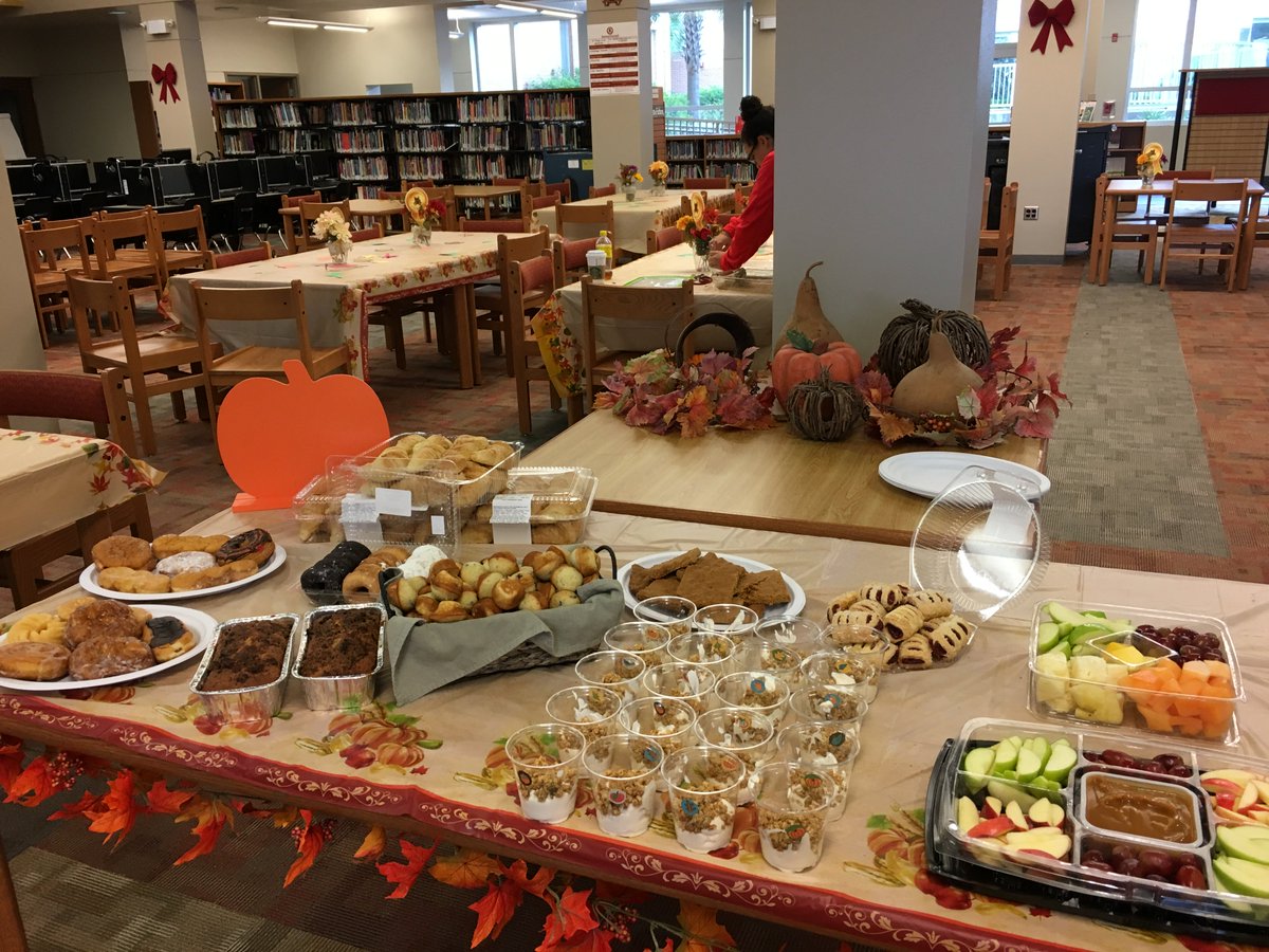 CityYearWalker's tweet photo. Throwback to our Teacher Appreciation event yesterday. We love and appreciate our teachers here at Walker Middle School! ❤️ https://t.co/b1SWVJPQRy