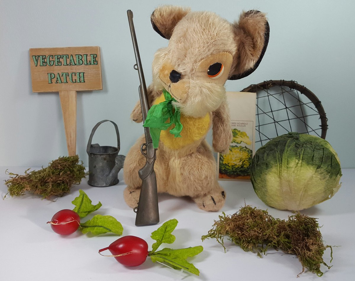 OldeTeddyBears's tweet photo. Run farmer Run farmer run run run !! #Oldrabbit #rabbit #Merrythought https://t.co/BnEsZc5drt https://t.co/ok0rQumA3B