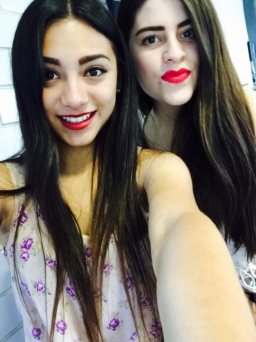 Isabel___34's tweet photo. La quiero❤️😘 #colegas #amigad https://t.co/T5lpyPCJfF