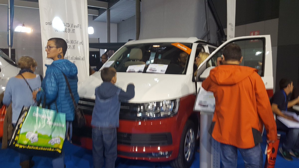 Caravaningbcn's tweet photo. Las #campers atrajeron la curiosidad de muchos espíritus ruteros en el salón Caravaning. Las había para todos los gustos #IAmCaravaning https://t.co/B8CkW48Y2x