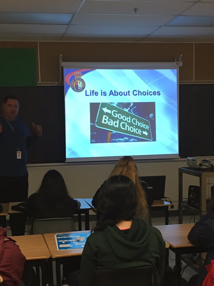 MmeKerigan's tweet photo. @YRP PC Mapley with engaging & informative presentation for our ESP students in making safe choices. #espyr @YRDSB https://t.co/HyOjOybL7d
