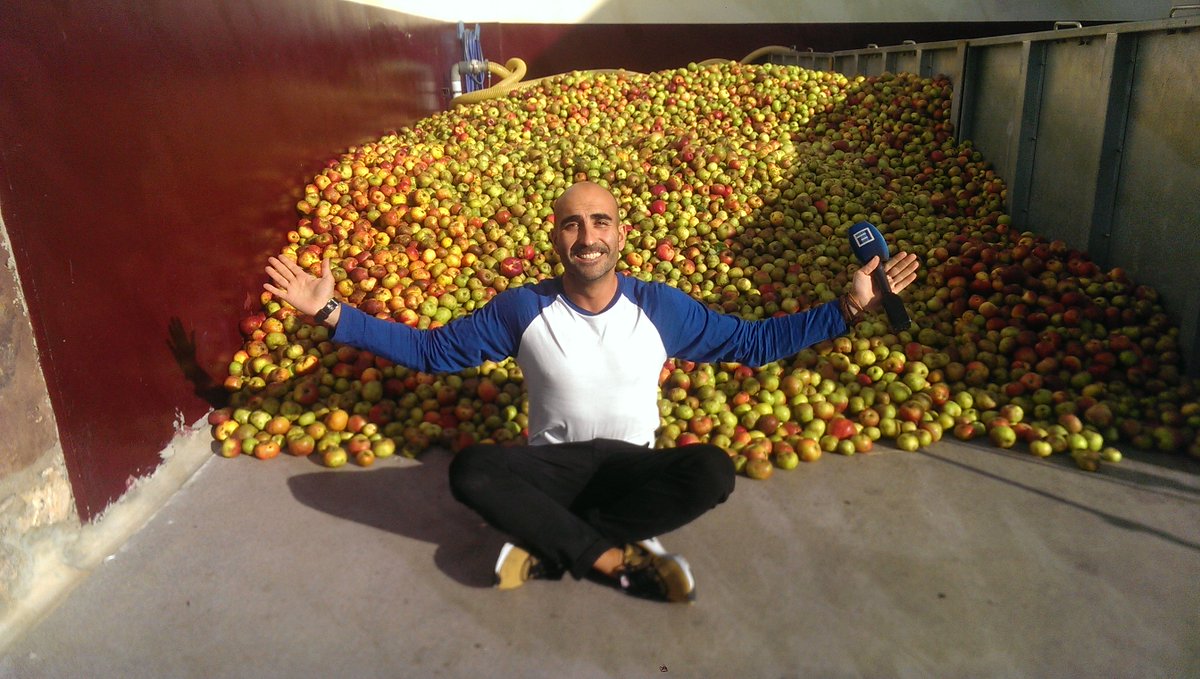 eduardonavesalb's tweet photo. #mioficinahoy en el llagar #Foncueva de #Sariego Empieza la temporada de #sidra @conexiontpa https://t.co/rzHjrnCwU2