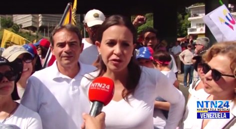 NTN24ve's tweet photo. .@MariaCorinaYA desde #LaTomaDeVenezuela: seguiremos en la calle mañana y los días que sean necesarios https://t.co/XW9xWmAup8 https://t.co/r0vqMHCE2j