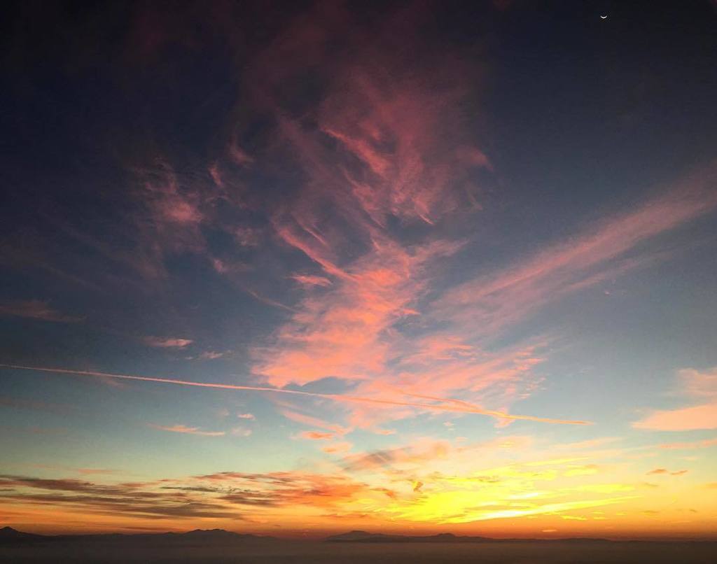 It's a beautiful world we live in. #nofilter #takingoff #sunrise #enroute 🛩 ift.tt/2eGtyPN