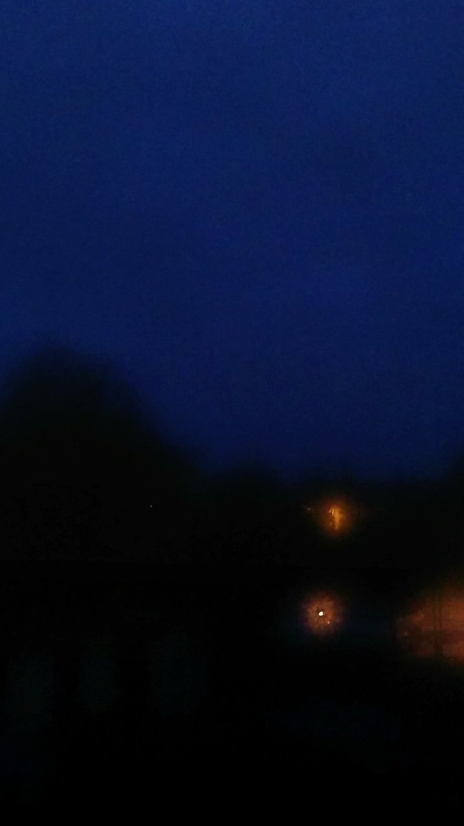 OHMYLOVELYROSS's tweet image. #foggyevening ♡ 
#foggy #weather #evening (now,5:55pm)