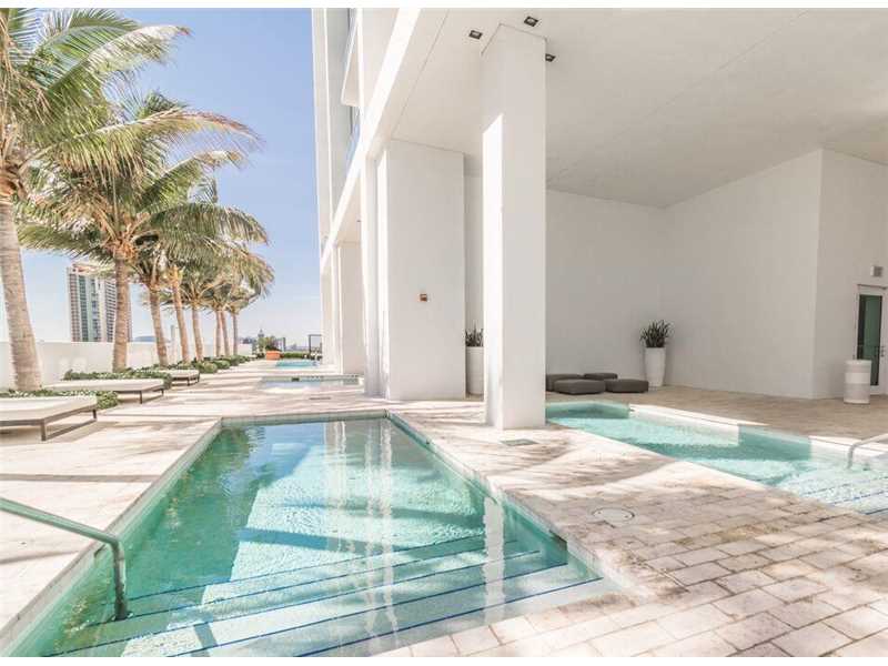realmiamibeach's tweet image. #Condo is located the boutique #TenMuseumPark building with 2 lap pools, 3 rec pools and a spa!
bit.ly/1TuzmYz
#realmiamibeach