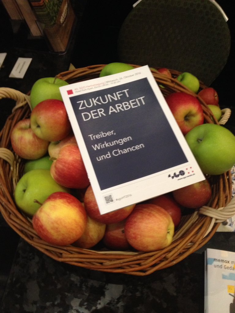 SGO_ch's tweet photo. #sgoHT2016 Bitte Feedbackformular nicht vergessen - es gibt einen Apfel...auf Wiedersehen, danke dass Sie da waren! https://t.co/vwwhVZqq7P