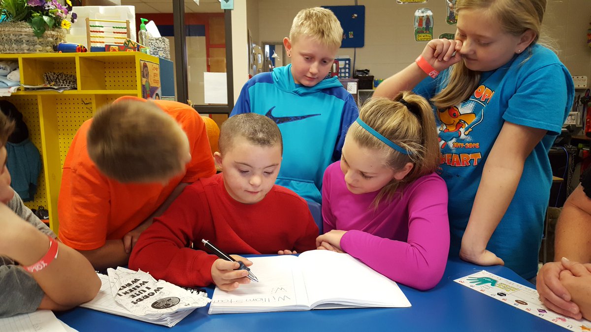 MsDyeAtSchool's tweet photo. Some days you just need your classmates to encourage you. What a difference kindness can make! #goodkids   #stopbyanytime @carriealisa https://t.co/SQ4HZccUAl