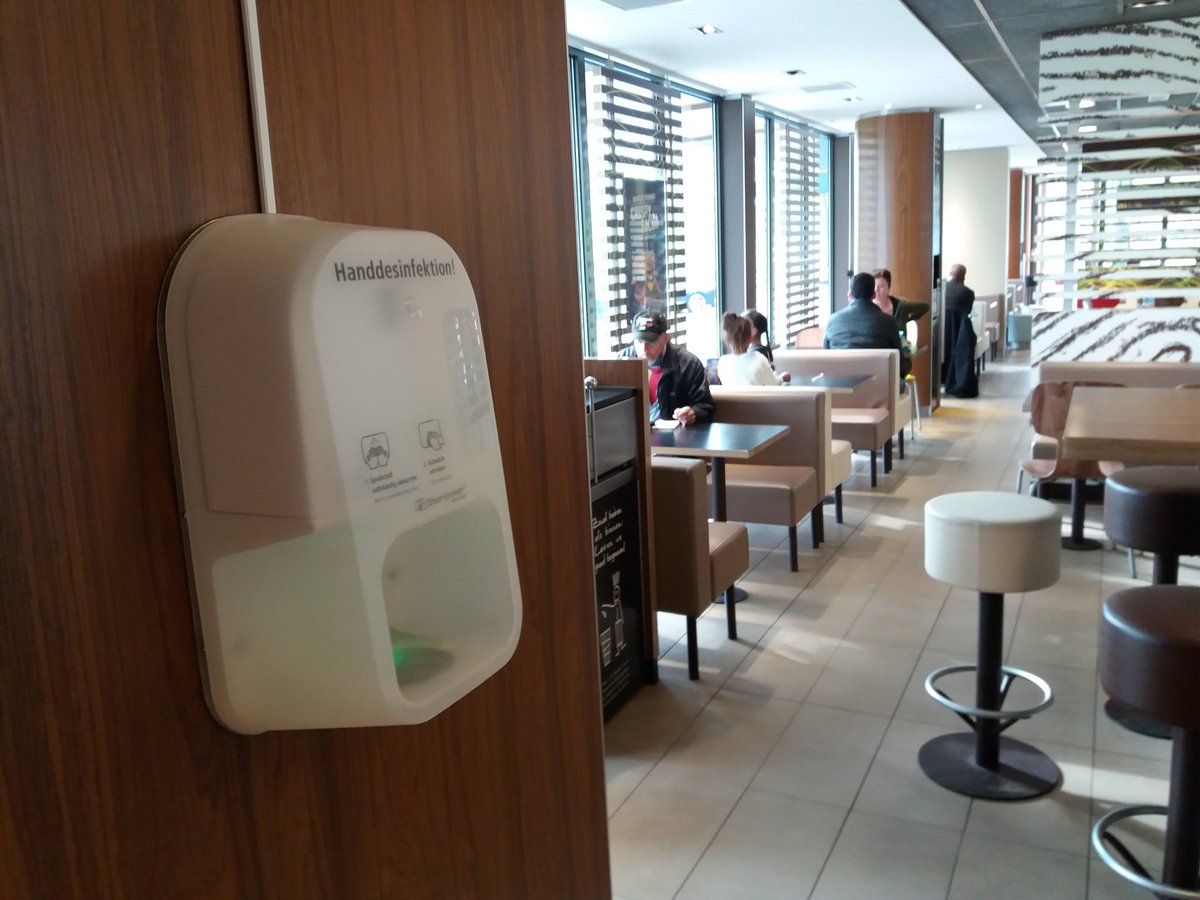 SteripowerBNL's tweet photo. Bij #McDonalds in #Lelystad kunnen bezoekers en medewerkers makkelijk en snel handen #desinfecteren.
#voedselveiligheid
#Steripower https://t.co/0wXcPvMoap