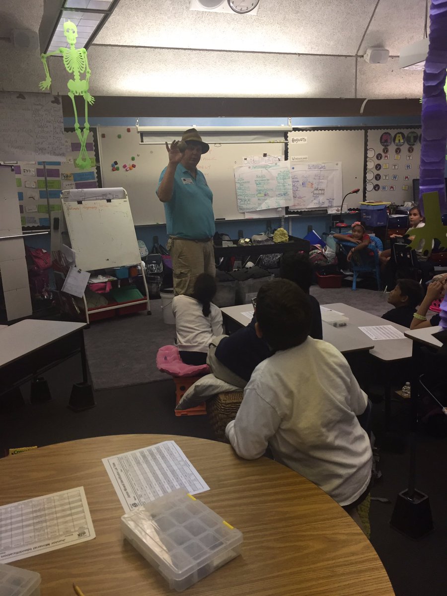 makelearningmag's tweet photo. Awesome presentation today by Jurassic Parts in fourth grade today. Fourth grade had a blast identifying minerals! @ADHUS_FAUHS https://t.co/xWiorwIU8I