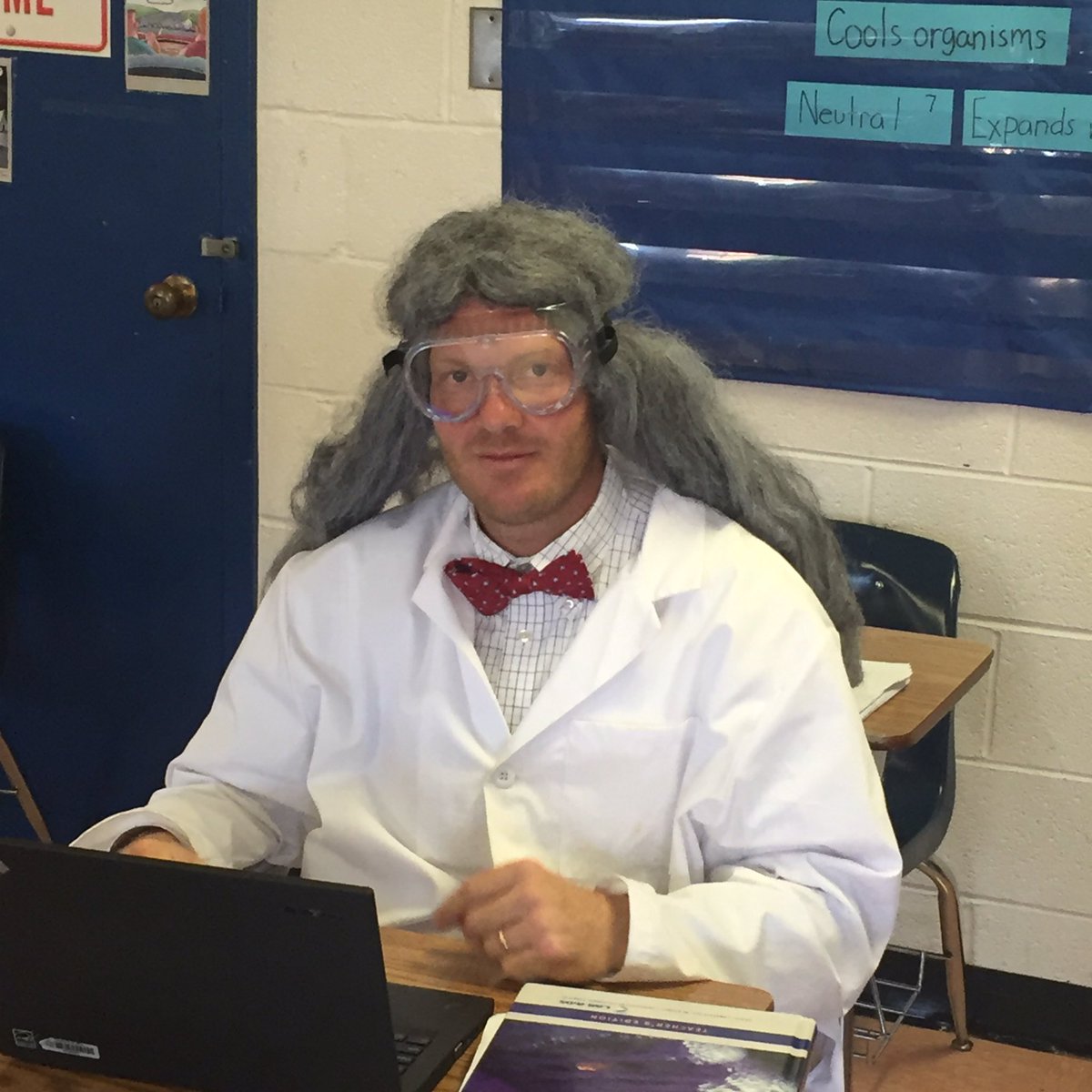 IgnacioTammy's tweet photo. @tcwminniehoward can you guess what today is - @TCBioTeacher #spiritweek16 https://t.co/uYani17uDX