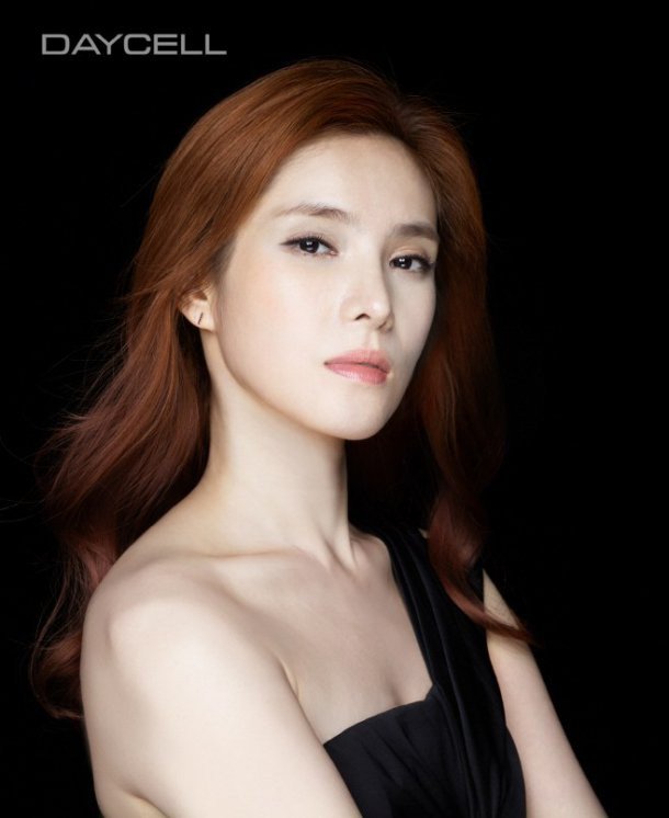 styleguideform's tweet photo. #Gummy Is the New #Endorsement Model for ‘Daycell Cosmetic’
#Korea #Kpop #Daycell
https://t.co/8lKZLc2HBA https://t.co/CRaWRQmhqc