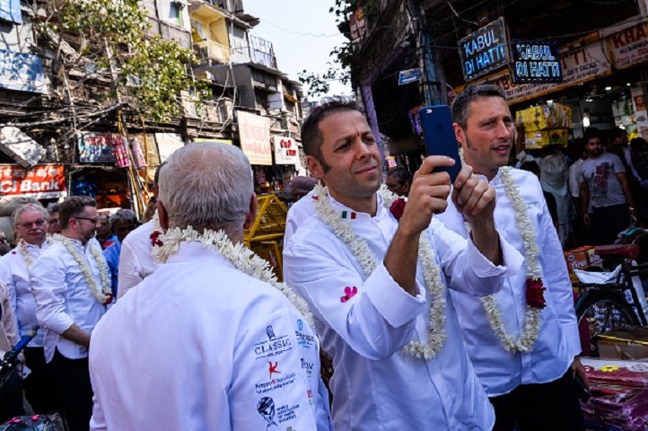 chefrathoreiihm's tweet photo. Club des Chefs des Chefs (CCC).The Club comprises #personalchefs of #Headsofstate #24countries #visiting #OldDelhi market @IIHMHOTELSCHOOL https://t.co/z1E7sRSvxC