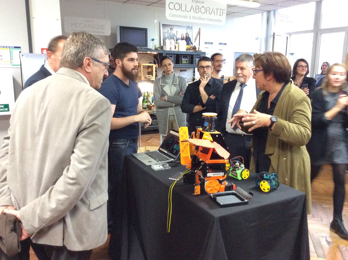 Prefet80's tweet image. #MoisESS : @MartinePinville visite l'atelier de fabrication numérique @Machinerie lauréat du #PrixESS hier à @_Bercy_