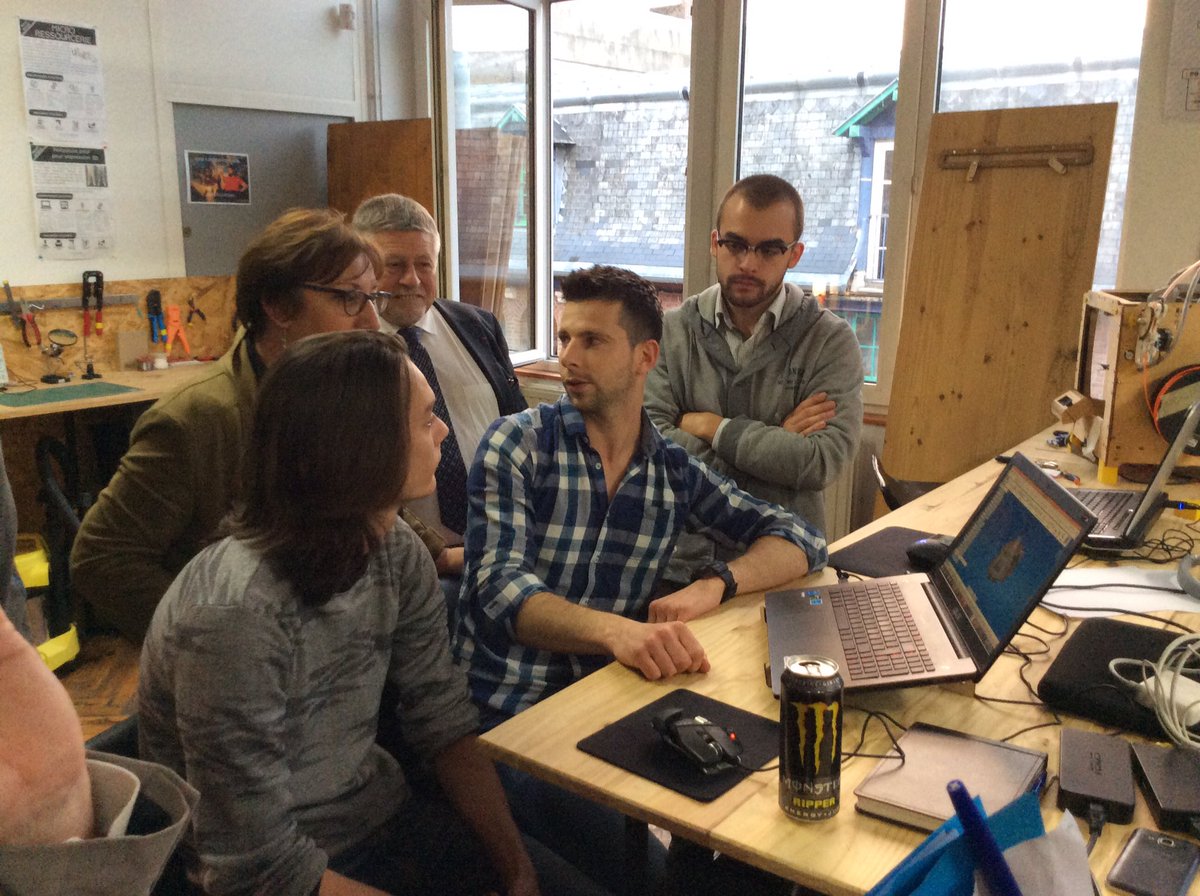 Prefet80's tweet image. #MoisESS : @MartinePinville visite l'atelier de fabrication numérique @Machinerie lauréat du #PrixESS hier à @_Bercy_