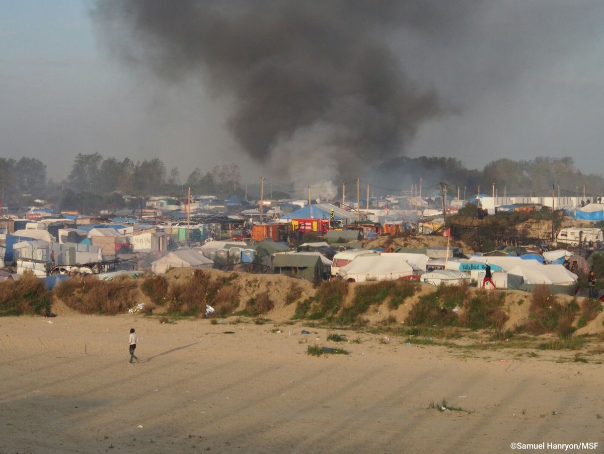 #Calais La Jungle est toujours habitée par de nombreux migrants. Mais il n'y aura plus de départs en bus à partir de demain.