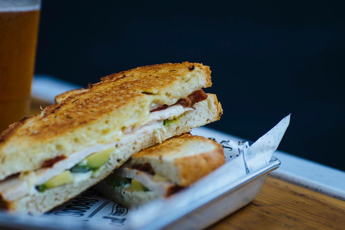 KINGSdtsp's tweet photo. FREE BIRD: turkey, white cheddar, applewood bacon, avocado and bacon ranch dressing. #CheezusWednesday #KINGSdtsp #stpete #dtsp https://t.co/zldI48QKQI