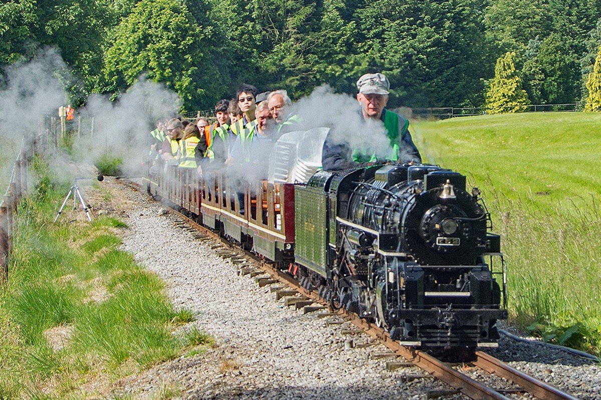 IMechE's tweet photo. The Railway Challenge 2017 is now open for entries. https://t.co/qMyeuvnAYE Develop key engineering, business and soft skills! https://t.co/SjVCiHE6ED