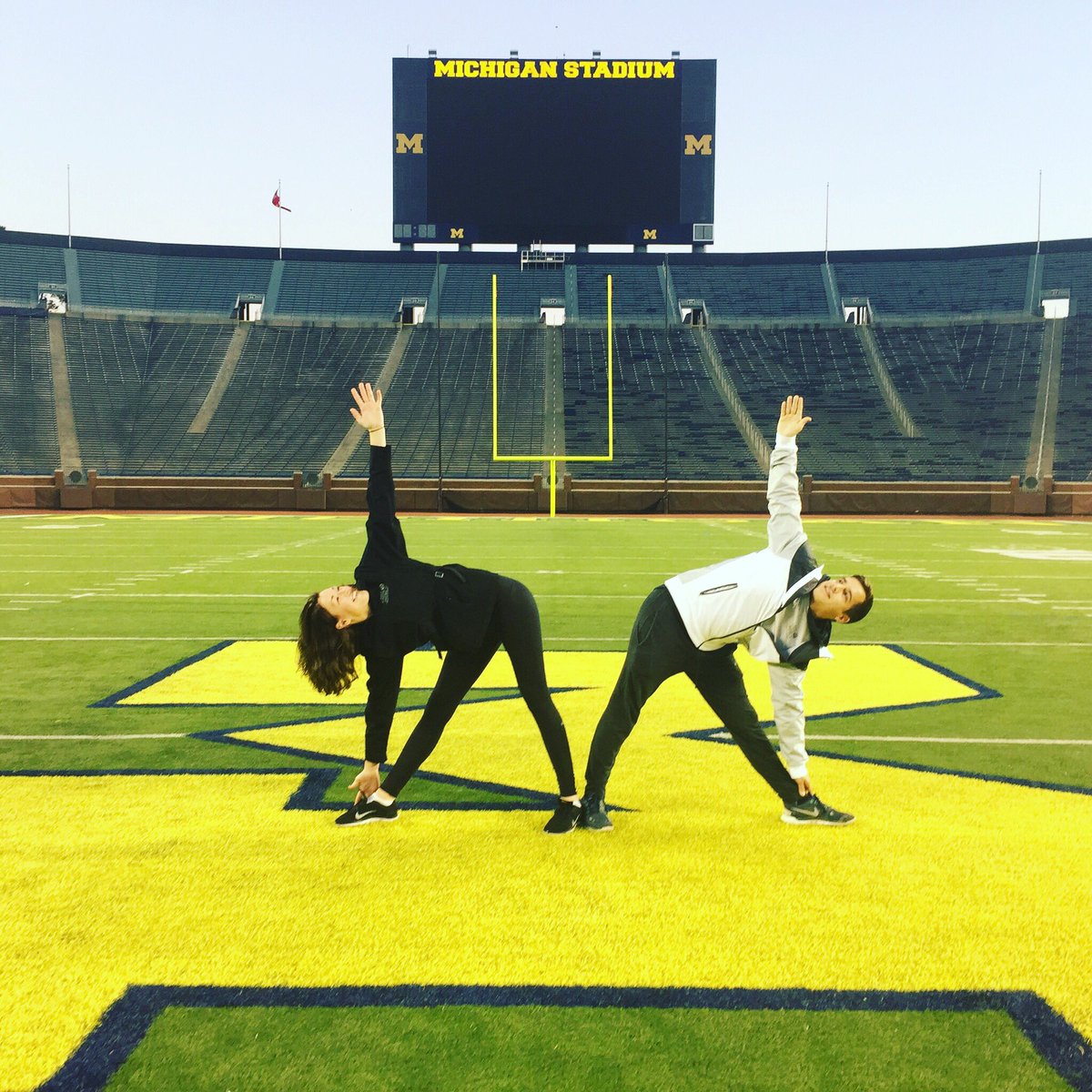 sam_clarks's tweet photo. @DetroitRedWings @PriorityHealth #WingsWorkout #YogaintheBigHouse #Namaste #LGRW https://t.co/uRFPONOXgZ