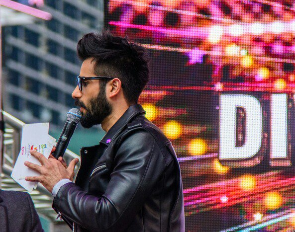 TackerPedia's tweet photo. @karantacker at #TimesSquare ! #DATS2016 #DiwaliWithAndTV https://t.co/iEbRrVgLbg