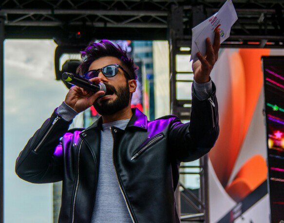 TackerPedia's tweet photo. @karantacker at #TimesSquare ! #DATS2016 #DiwaliWithAndTV https://t.co/iEbRrVgLbg