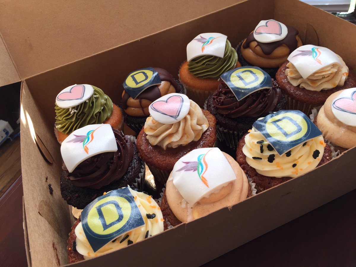 TheDriskill's tweet photo. A big "Thank you!" to @KennedyLovesATX for these sweet congrats treats for our @CNTraveler mention. Almost too pretty to eat! (Almost :) https://t.co/57gzp3jbtW
