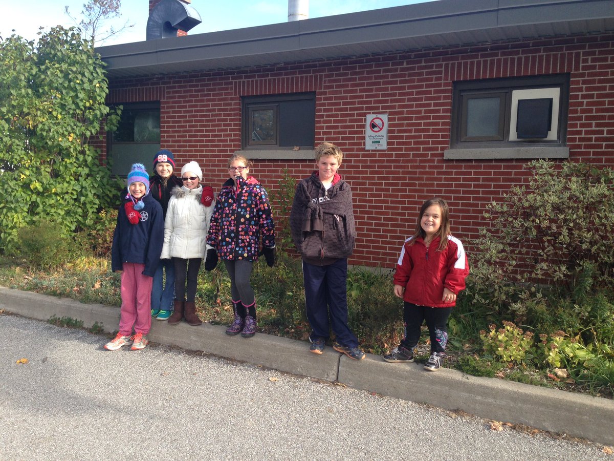 WarminsterES's tweet photo. @WarminsterES students are outside today @YMCAGP, at Hewitt's Farm and for DPA!#scdsbOutside https://t.co/C8yh4LYfHU