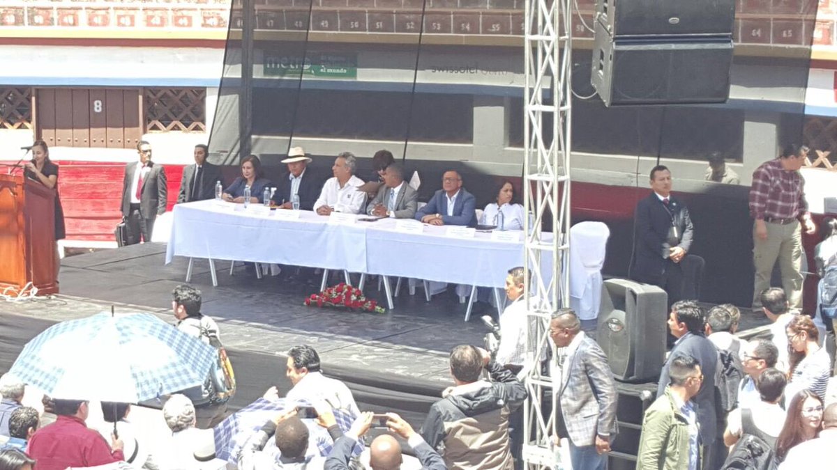 pcarvajalnunez's tweet photo. Vicepresidente @JorgeGlas, y  @Lenin Moreno, participan en el Encuentro Nacional con 822 Juntas Parroquiales a nivel nacional. https://t.co/kqWtbYowT5