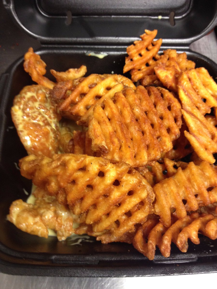 WingsMadison's tweet photo. Happy #WingsOverWednesday! RT this for a shot at a free pound of boneless wings! Must follow to be eligible to win! https://t.co/MSnO1ef3Dx