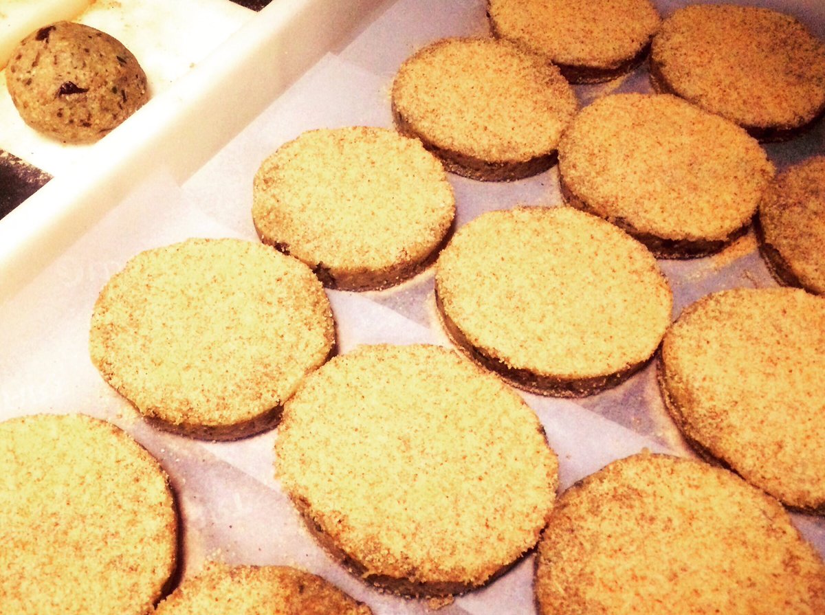 Per il nostro panino #vegetariano prepariamo un #burger di #melanzane. Lo abbiamo chiamato #AngelicaBurger.