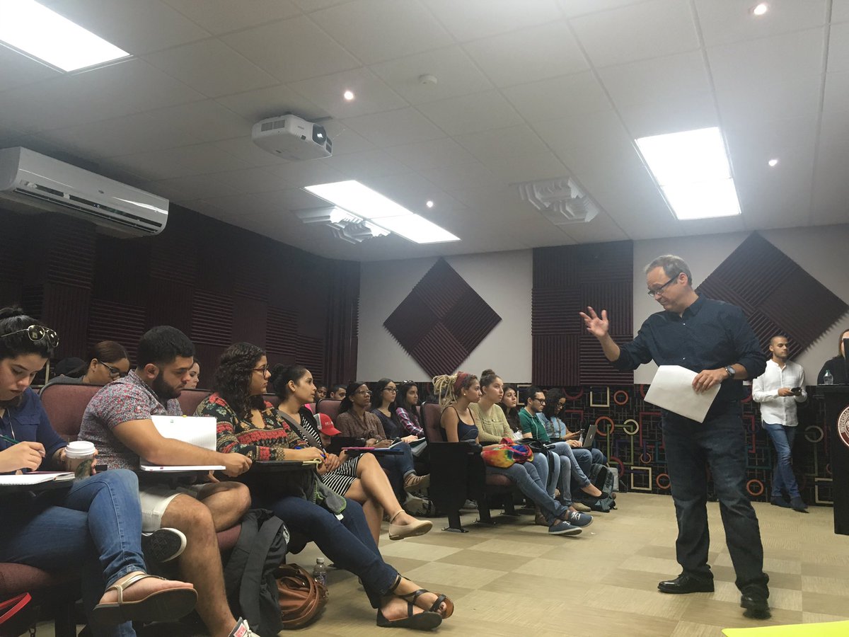 ASESPE's tweet photo. El periodista Edward Zayas explica la importancia de la cobertura electoral en el país. #ASESPE #CoberturaElectoral https://t.co/qIjjarK6mm