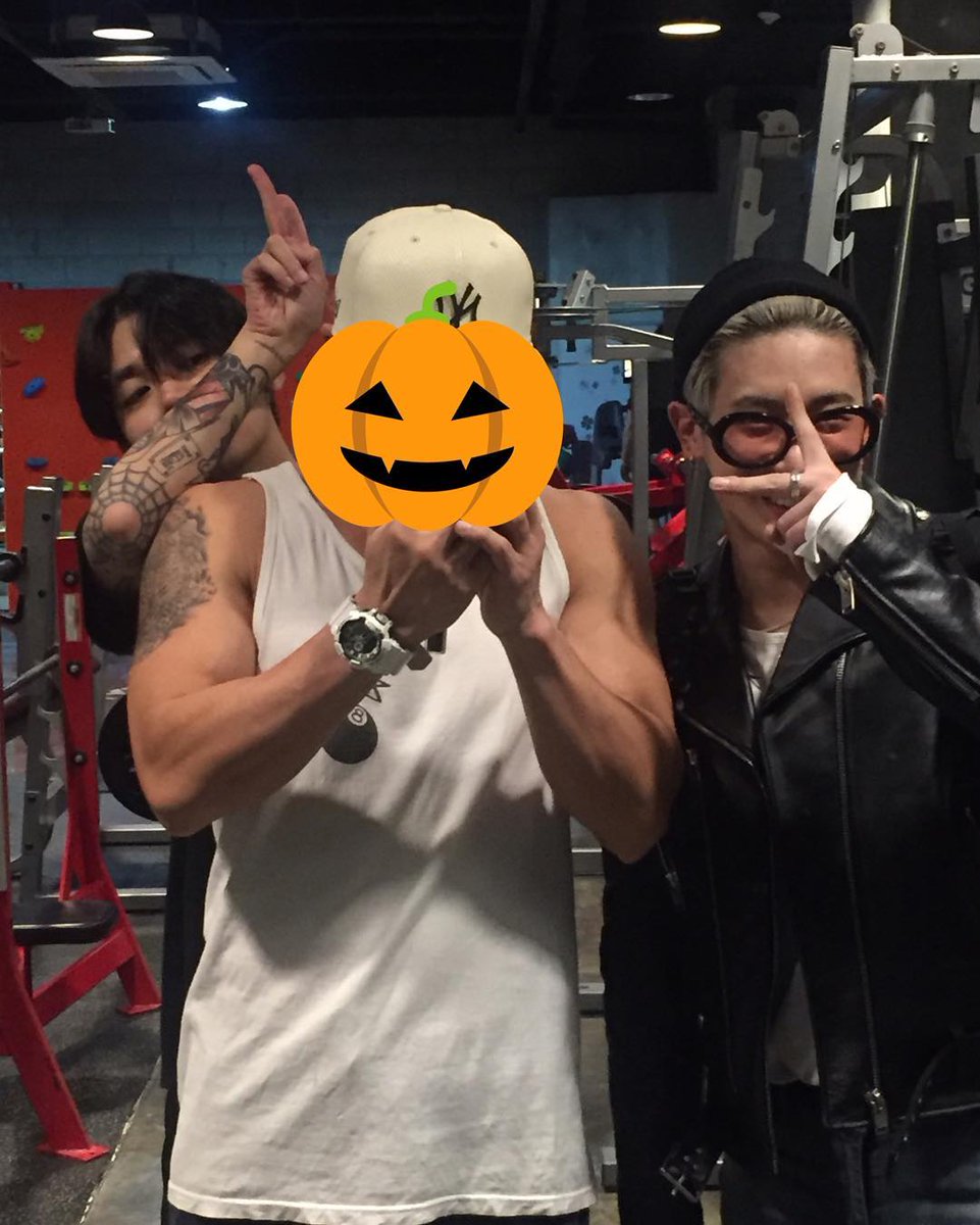 wonho_save's tweet photo. 패셔니스타 🐰 https://t.co/rTNaR4GokW