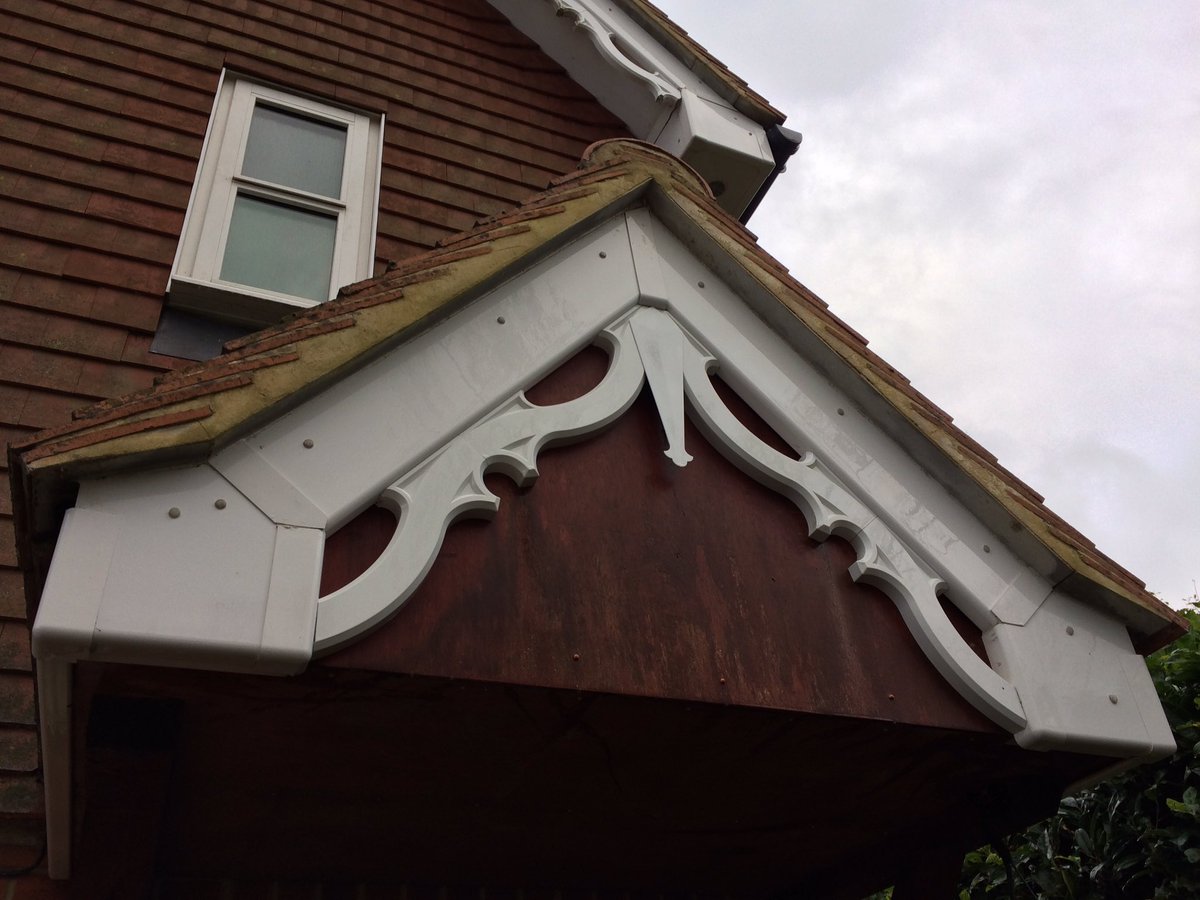 LJWindowCleaner's tweet image. Before and after of a porch cleaned today in #Hindhead We also do window cleaning, facia &amp;amp; gutter cleaning. Call us