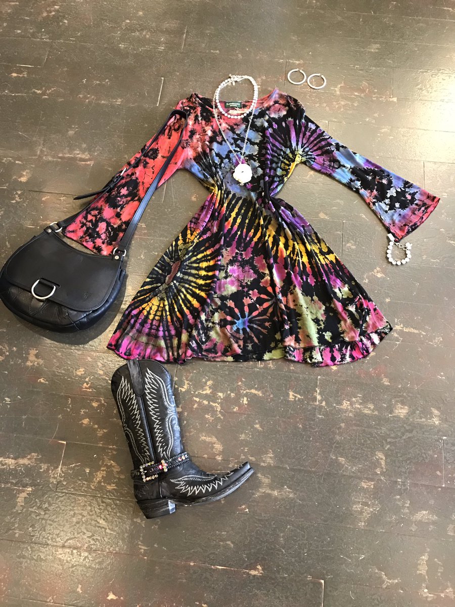 JudithLees's tweet photo. Another great outfit for Fall! Loving these tie-dye! Don't forget to accessorize! #judithlees #oldgringoboots #frye #jimmycrystal #mariana https://t.co/NzTOGeOYlo